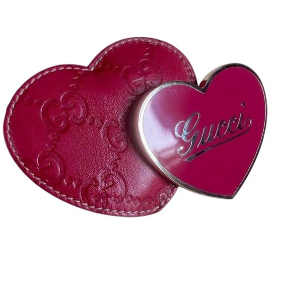 929. Gucci Heart Mirror with Sleeve - Picture 1 of 4